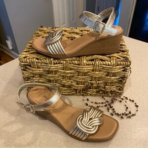Dressy Women's Metallic Wedge Sandals Time & Tru Memory Foam EUC